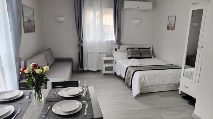 Chambre Privee Pour 4 Personnes En Banlieue Parisienne A ボンディ エクステリア 写真