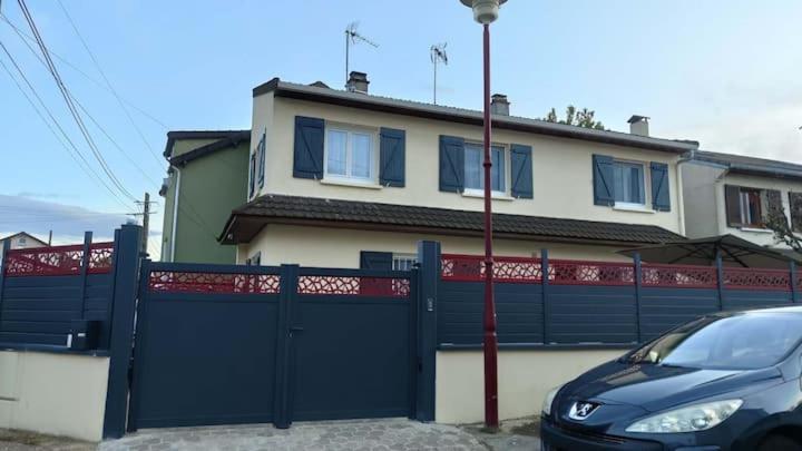 Chambre Privee Pour 4 Personnes En Banlieue Parisienne A ボンディ エクステリア 写真
