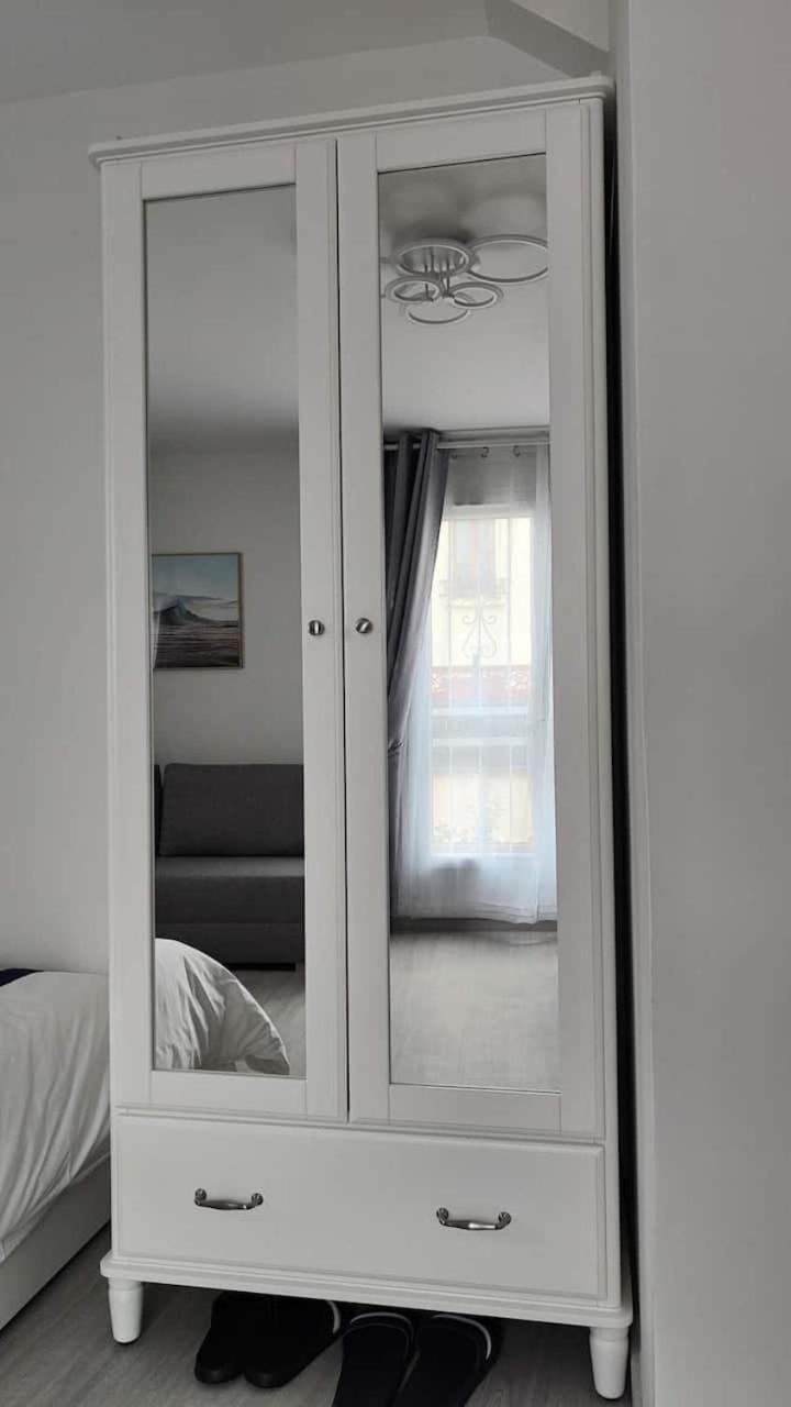 Chambre Privee Pour 4 Personnes En Banlieue Parisienne A ボンディ エクステリア 写真